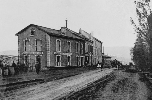 Avenue de la gare au début des années 1900 (photograhie noir et blanc : inconnu)